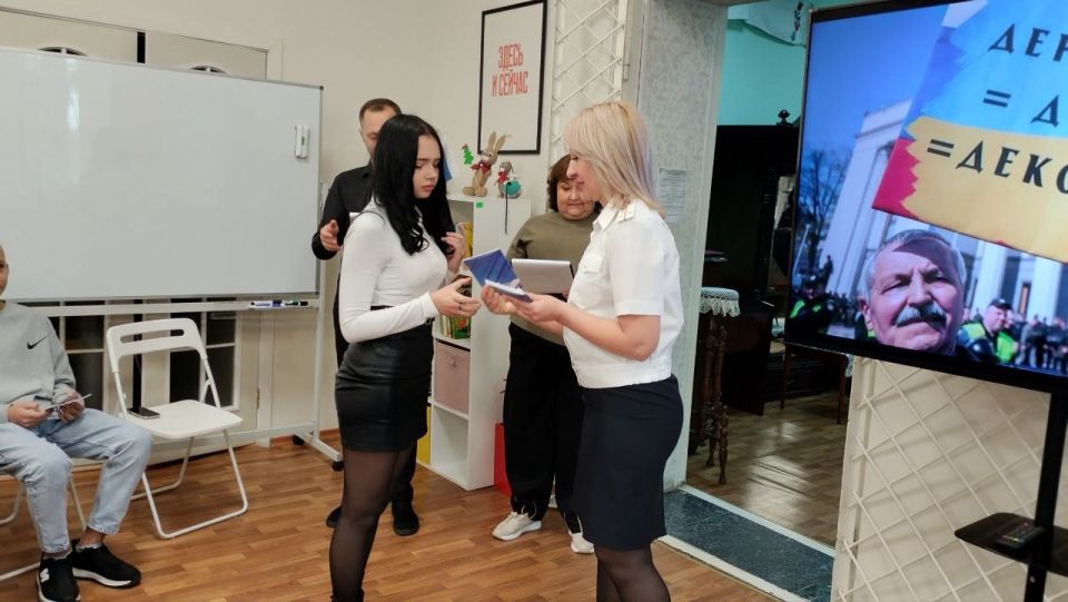 Торжественное вручение паспортов РФ в Ровеньках! Торжественное вручение паспортов РФ в Ровеньках!