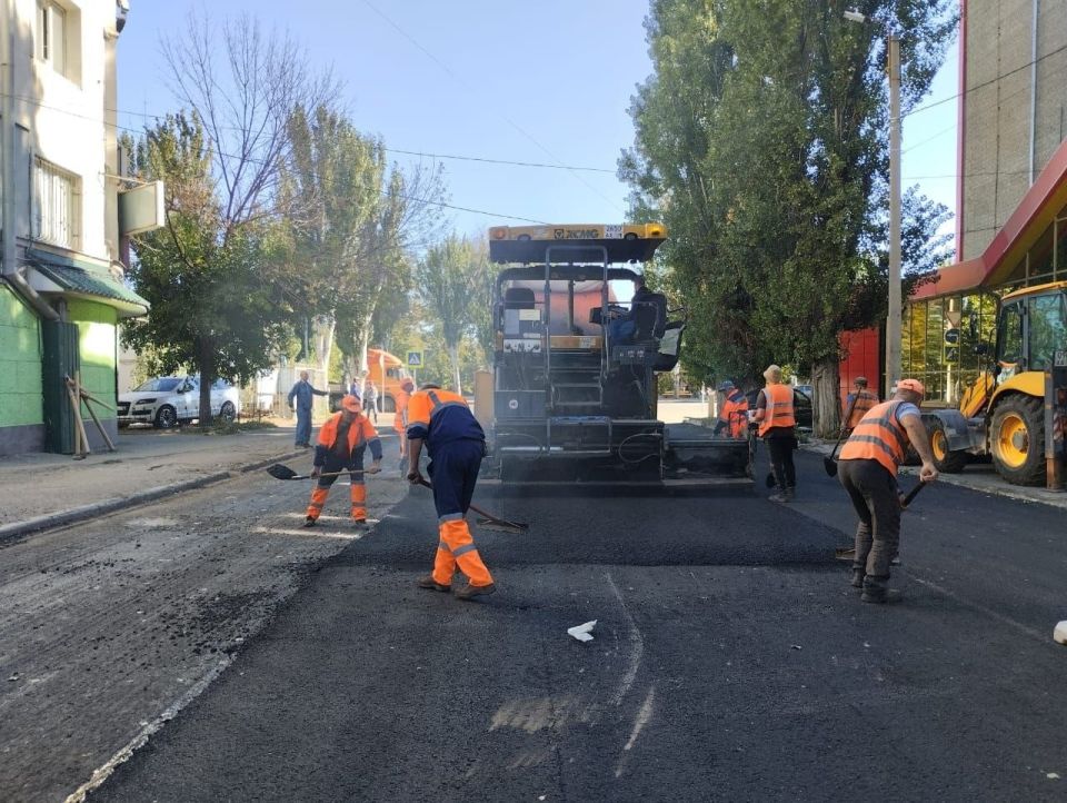 В квартале Героев Сталинграда в Луганске отремонтировали дороги В квартале Героев Сталинграда в Луганске отремонтировали дороги