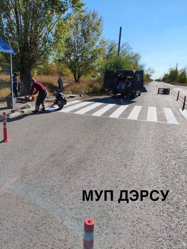 На прошедшей неделе участок РСМУ МУП ДЭРСУ продолжил масштабную работу по повышению безопасности дорожного движения в городе Красный Луч На прошедшей неделе участок РСМУ МУП ДЭРСУ продолжил масштабную работу по повышению безопасности дорожного движения в городе Красный Луч