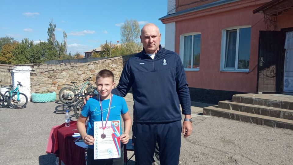 Легкоатлетическая эстафета прошла в Лутугинском муниципальном округе Легкоатлетическая эстафета прошла в Лутугинском муниципальном округе