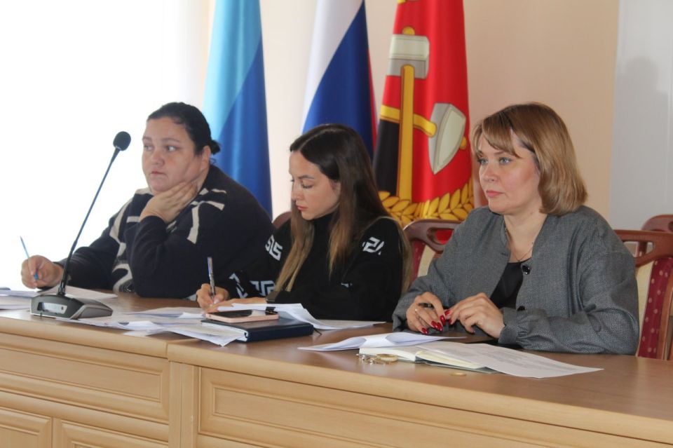 Под председательством временно исполняющего полномочия Главы Краснодонского муниципального округа Анны Гончаровой состоялось заседание комиссии по предупреждению и ликвидации чрезвычайных ситуаций и обеспечению пожарной... Под председательством временно исполняющего полномочия Главы Краснодонского муниципального округа Анны Гончаровой состоялось заседание комиссии по предупреждению и ликвидации чрезвычайных ситуаций и обеспечению пожарной...