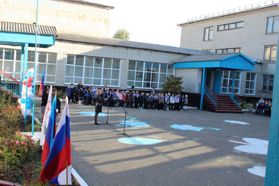 В Новопсковской школе отметили День воссоединения с Россией В Новопсковской школе отметили День воссоединения с Россией