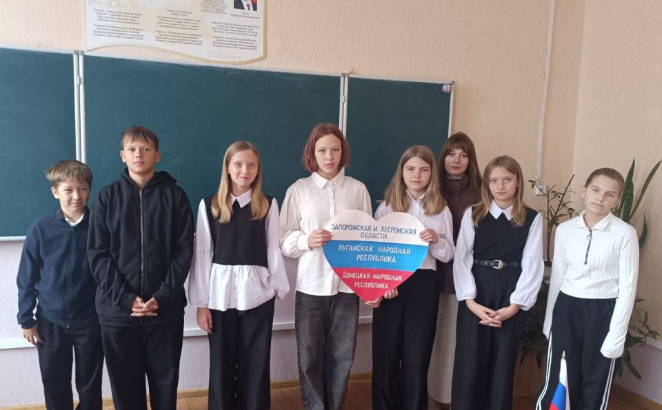 В Молодогвардейске прошла концертная программа «Важный день для каждого из нас!», приуроченная ко Дню воссоединения с Россией В Молодогвардейске прошла концертная программа «Важный день для каждого из нас!», приуроченная ко Дню воссоединения с Россией