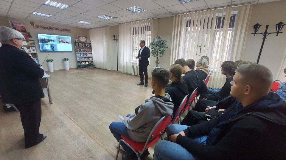 Мы – Россия! Мы – вместе!. В рамках сотрудничества с библиотеками Вологодской области 29 сентября в модельной библиотеке #БИБЛИОПРОСПЕКТ города Алчевска состоялась онлайн встреча молодежи Вологды и Алчевска «Мы - Россия! Мы... Мы – Россия! Мы – вместе!. В рамках сотрудничества с библиотеками Вологодской области 29 сентября в модельной библиотеке #БИБЛИОПРОСПЕКТ города Алчевска состоялась онлайн встреча молодежи Вологды и Алчевска «Мы - Россия! Мы...