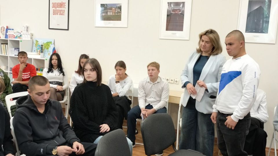 В музее истории города Ровеньки состоялась встреча "СВОим примером" В музее истории города Ровеньки состоялась встреча "СВОим примером"