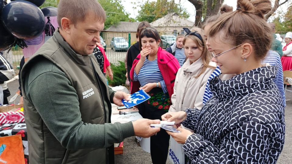 В преддверии Дня воссоединения Донецкой и Луганской народных республик, Запорожской и Херсонской областей с Российской Федерацией Свердловский муниципалитет посетил Первый заместитель председателя Народного Совета ЛНР Андрей... В преддверии Дня воссоединения Донецкой и Луганской народных республик, Запорожской и Херсонской областей с Российской Федерацией Свердловский муниципалитет посетил Первый заместитель председателя Народного Совета ЛНР Андрей...