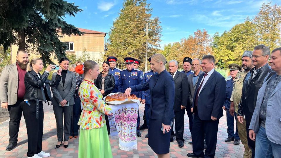 28 сентября в Станице-Луганской прошло масштабное мероприятие по случаю празднования 337-летия посёлка 28 сентября в Станице-Луганской прошло масштабное мероприятие по случаю празднования 337-летия посёлка