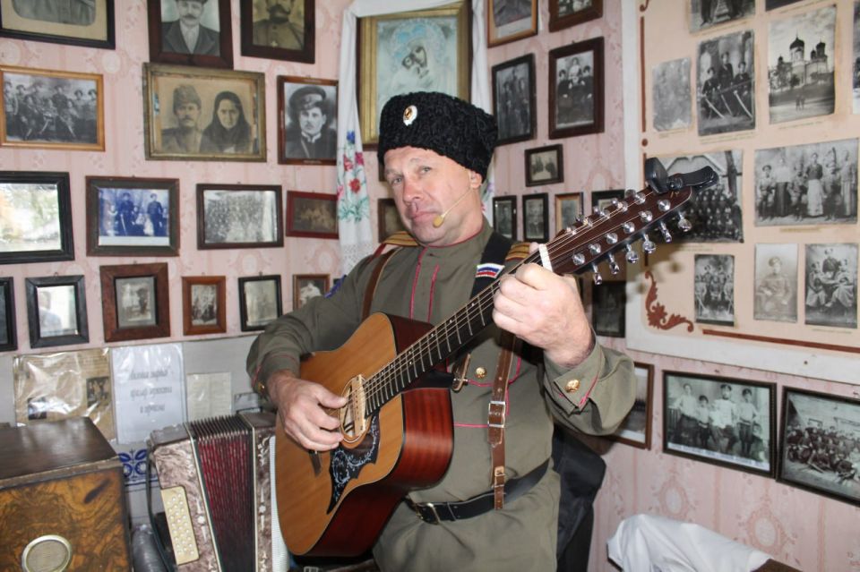 Сергей Козенко: Сегодня в Краснодоне состоялось еще одно яркое и символичное мероприятие «Казачье подворье», посвященное сразу двум важным событиям — третьей годовщине воссоединения Луганской Народной Республики с Российской... Сергей Козенко: Сегодня в Краснодоне состоялось еще одно яркое и символичное мероприятие «Казачье подворье», посвященное сразу двум важным событиям — третьей годовщине воссоединения Луганской Народной Республики с Российской...