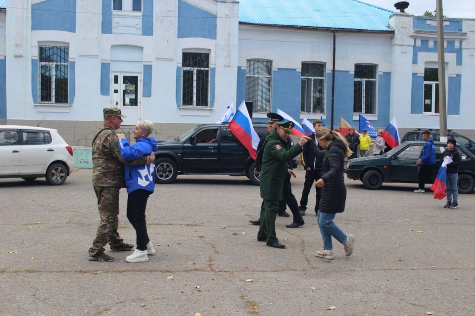 Автопробег, посвященный Дню воссоединения Луганской Народной Республики с Российской Федерацией, состоялся на Славяносербщне Автопробег, посвященный Дню воссоединения Луганской Народной Республики с Российской Федерацией, состоялся на Славяносербщне