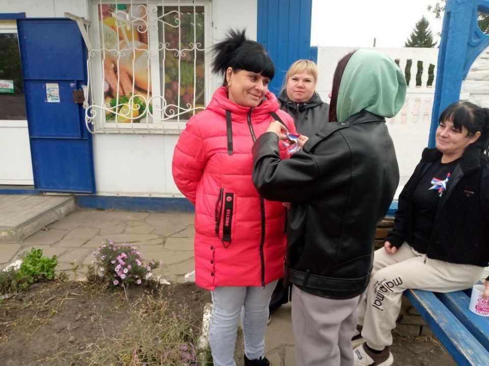 30 сентября в День воссоединения Луганской Народной Республики с Российской Федерацией Пролетарский Дом культуры провел патриотическую акцию «С Россией в сердце» 30 сентября в День воссоединения Луганской Народной Республики с Российской Федерацией Пролетарский Дом культуры провел патриотическую акцию «С Россией в сердце»