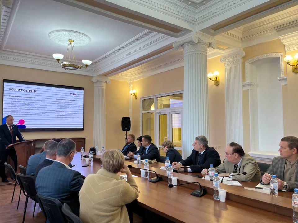 Иван Кусов: Организовали встречу заместителя генерального директора Российского научного фонда Андрея Николаевича Блинова и научной общественности нашей республики Иван Кусов: Организовали встречу заместителя генерального директора Российского научного фонда Андрея Николаевича Блинова и научной общественности нашей республики