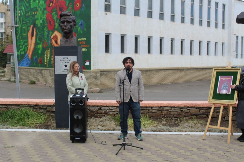 Сергей Козенко: Сегодня, 30 сентября, вместе с жителями Краснодона, представителями общественности, молодежью и приглашенными гостями мы собрались на Аллее Героев «Молодой гвардии», чтобы провести час памяти «Молодая... Сергей Козенко: Сегодня, 30 сентября, вместе с жителями Краснодона, представителями общественности, молодежью и приглашенными гостями мы собрались на Аллее Героев «Молодой гвардии», чтобы провести час памяти «Молодая...