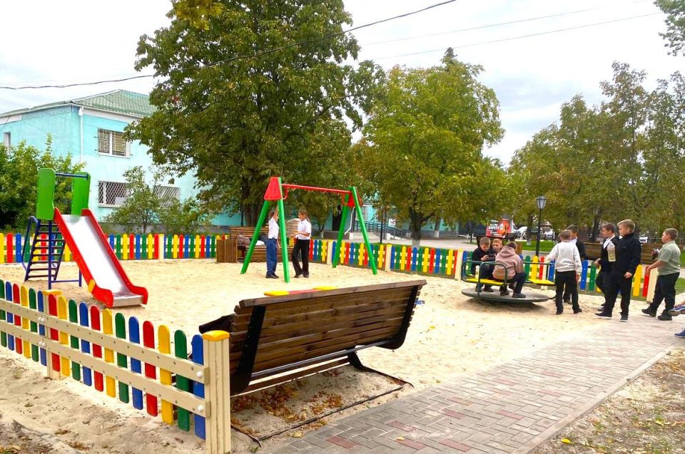 В Новоайдарском районном музее распахнула свои двери фотовыставка, приуроченная к третьей годовщине вхождения Луганской Народной Республики в состав Российской Федерации В Новоайдарском районном музее распахнула свои двери фотовыставка, приуроченная к третьей годовщине вхождения Луганской Народной Республики в состав Российской Федерации