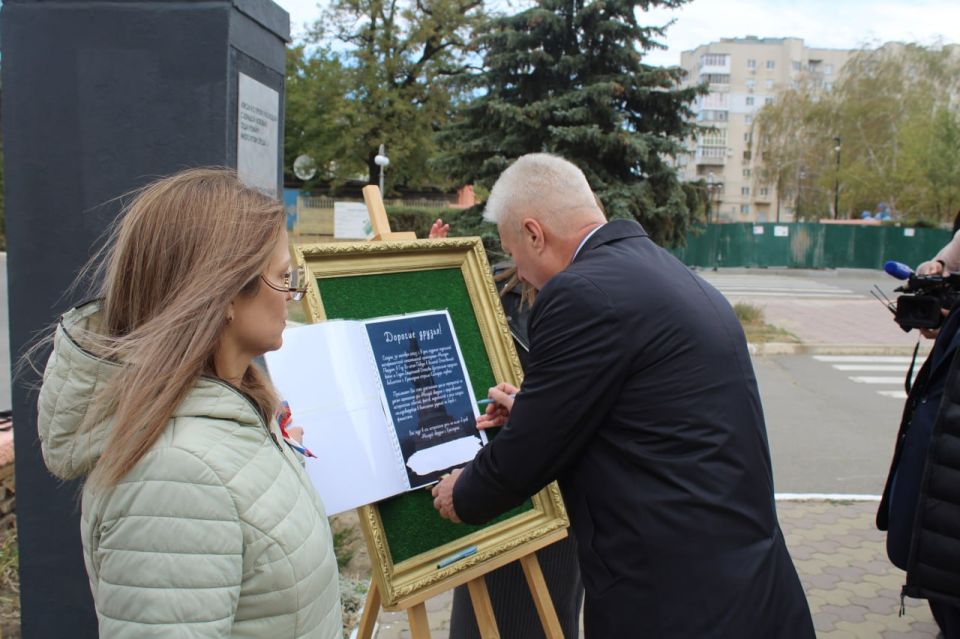 Сергей Козенко: Сегодня, 30 сентября, вместе с жителями Краснодона, представителями общественности, молодежью и приглашенными гостями мы собрались на Аллее Героев «Молодой гвардии», чтобы провести час памяти «Молодая... Сергей Козенко: Сегодня, 30 сентября, вместе с жителями Краснодона, представителями общественности, молодежью и приглашенными гостями мы собрались на Аллее Героев «Молодой гвардии», чтобы провести час памяти «Молодая...