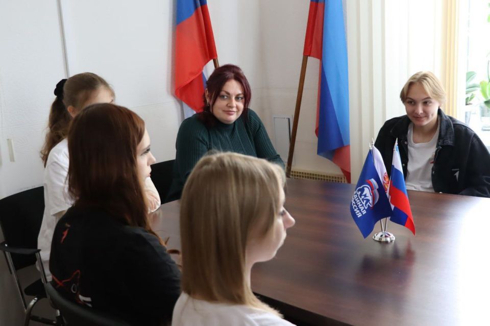 Северодончане приняли участие в межрегиональном телемосте в День воссоединения ЛНР, ДНР, Запорожской и Херсонской областей с Российской Федерацией Северодончане приняли участие в межрегиональном телемосте в День воссоединения ЛНР, ДНР, Запорожской и Херсонской областей с Российской Федерацией