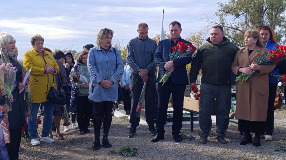 Сегодня, 30.09.2025, в День воссоединения с Россией вместе с депутатами Совета городского округа город Первомайск, представителями администрации городского округа,общественных организаций, родными и близкими, друзьями... Сегодня, 30.09.2025, в День воссоединения с Россией вместе с депутатами Совета городского округа город Первомайск, представителями администрации городского округа,общественных организаций, родными и близкими, друзьями...