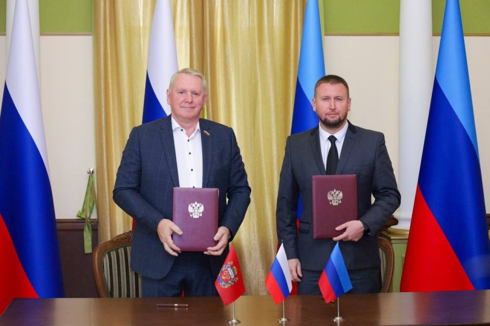 Народный Совет ЛНР заключил соглашения о сотрудничестве с парламентами Красноярского края, Оренбургской и Саратовской областей в день воссоединения исторических регионов с Россией Народный Совет ЛНР заключил соглашения о сотрудничестве с парламентами Красноярского края, Оренбургской и Саратовской областей в день воссоединения исторических регионов с Россией