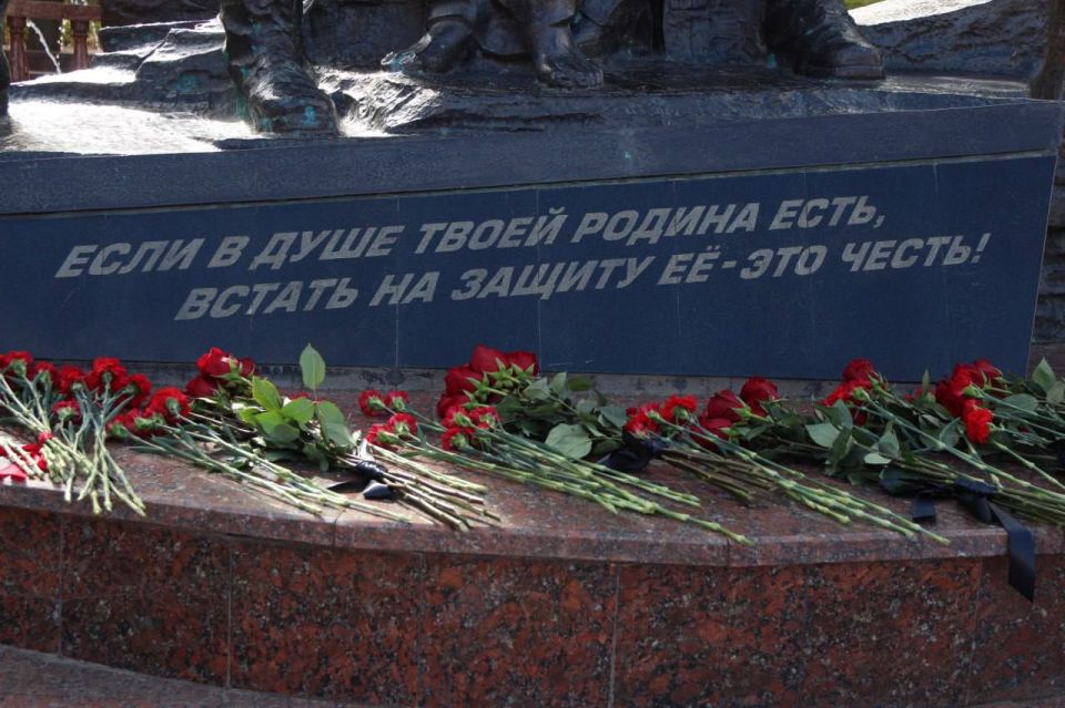 В День воссоединения с Россией почтили память защитников Родины В День воссоединения с Россией почтили память защитников Родины