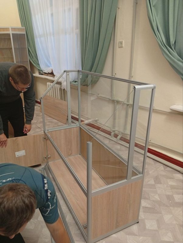 Командой проекта «СВОим героям» Конкурса инициатив родительских сообществ Российского Общества «Знания»и Министерства Просвещения Российской Федерации на базе Ясеновской гимназии им.Ю.В.Стеценко собраны стеклянные музейные... Командой проекта «СВОим героям» Конкурса инициатив родительских сообществ Российского Общества «Знания»и Министерства Просвещения Российской Федерации на базе Ясеновской гимназии им.Ю.В.Стеценко собраны стеклянные музейные...