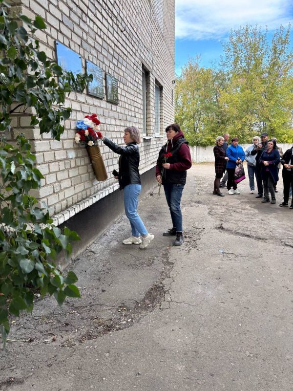 30.09.2025 года в Локомотивном депо Родаково Луганского филиала ФГУП "ЖДН" состоялось открытие мемориальной доски мобилизированному работнику Новокорпусову Сергею Владимировичу, погибшему 08.11.2024 года при выполнении... 30.09.2025 года в Локомотивном депо Родаково Луганского филиала ФГУП "ЖДН" состоялось открытие мемориальной доски мобилизированному работнику Новокорпусову Сергею Владимировичу, погибшему 08.11.2024 года при выполнении...