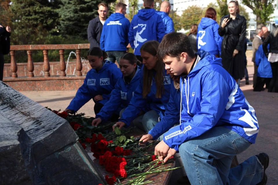 В День воссоединения с Россией почтили память защитников Родины В День воссоединения с Россией почтили память защитников Родины