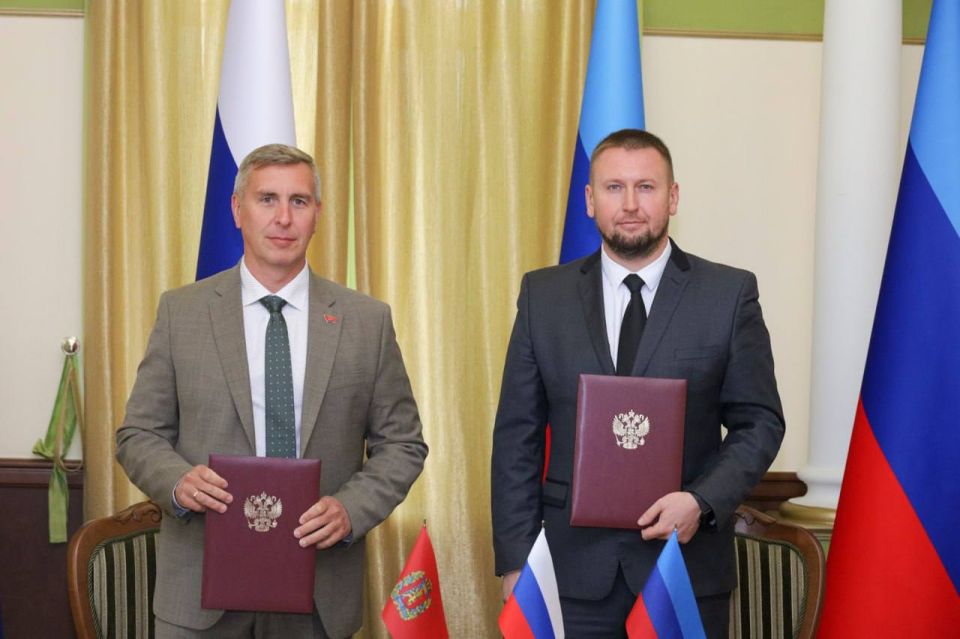 Народный Совет ЛНР заключил соглашения о сотрудничестве с парламентами Красноярского края, Оренбургской и Саратовской областей в день воссоединения исторических регионов с Россией Народный Совет ЛНР заключил соглашения о сотрудничестве с парламентами Красноярского края, Оренбургской и Саратовской областей в день воссоединения исторических регионов с Россией