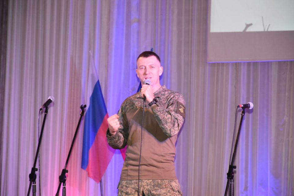 В пгт Новопсков прошло торжественное мероприятие, приуроченное к третьей годовщине присоединения Донецкой и Луганской Народных Республик, а также Запорожской и Херсонской областей к Российской Федерации В пгт Новопсков прошло торжественное мероприятие, приуроченное к третьей годовщине присоединения Донецкой и Луганской Народных Республик, а также Запорожской и Херсонской областей к Российской Федерации