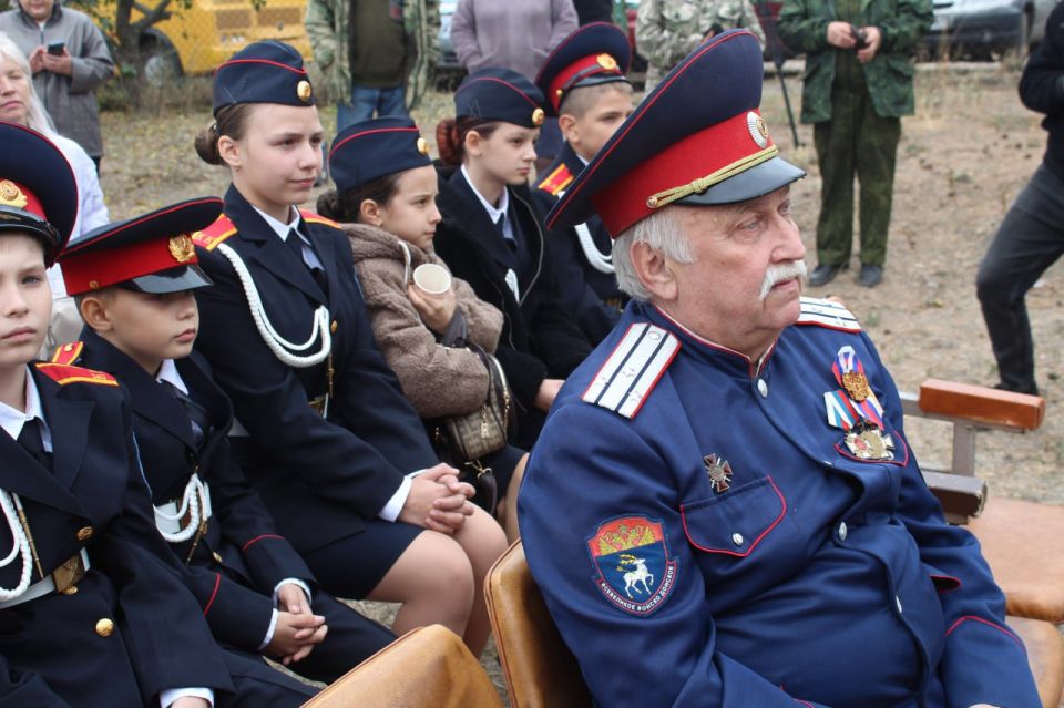 Делимся атмосферой праздника! Настоящий казачий дух — в звонких песнях, задорных танцах, ярких костюмах Делимся атмосферой праздника! Настоящий казачий дух — в звонких песнях, задорных танцах, ярких костюмах