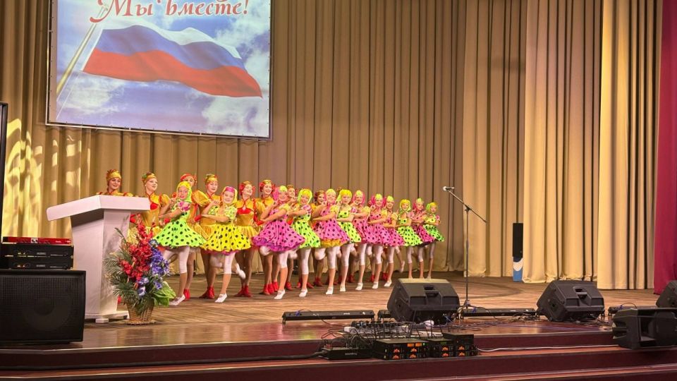 Торжественное мероприятие, посвященное Дню воссоединения с Российской Федерацией, прошло в большом концертном зале ДК им.В.И. Ленина в преддверии праздника Торжественное мероприятие, посвященное Дню воссоединения с Российской Федерацией, прошло в большом концертном зале ДК им.В.И. Ленина в преддверии праздника