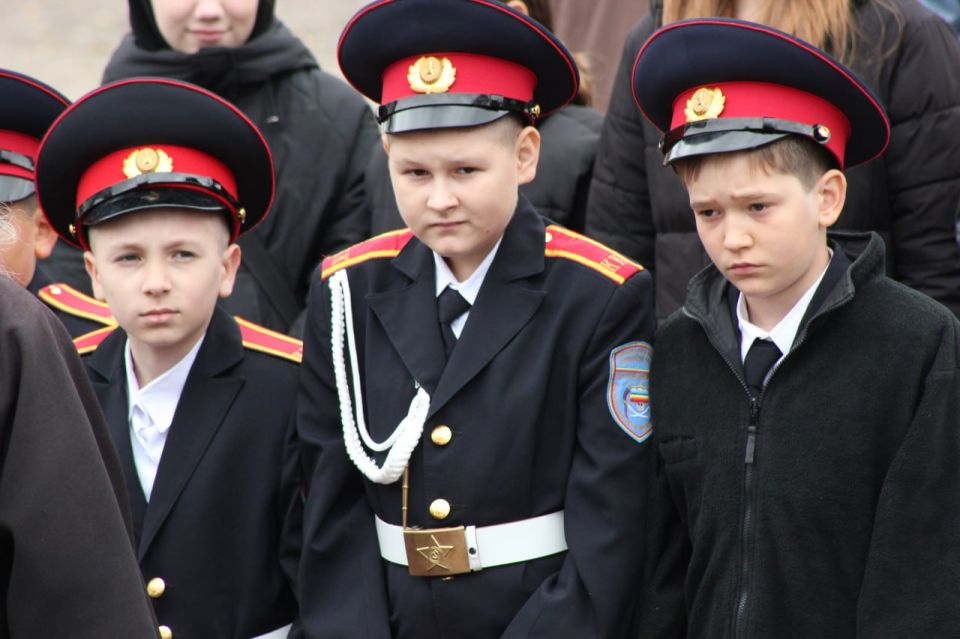 Сергей Козенко: Сегодня в Краснодоне состоялось еще одно яркое и символичное мероприятие «Казачье подворье», посвященное сразу двум важным событиям — третьей годовщине воссоединения Луганской Народной Республики с Российской... Сергей Козенко: Сегодня в Краснодоне состоялось еще одно яркое и символичное мероприятие «Казачье подворье», посвященное сразу двум важным событиям — третьей годовщине воссоединения Луганской Народной Республики с Российской...
