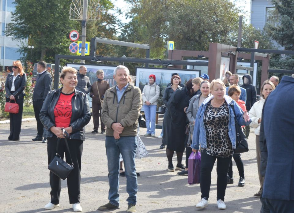В центре Белокуракинского округа состоялся яркий концерт выездного автоклуба, приуроченный ко Дню воссоединения Луганской Народной Республики с Российской Федерацией В центре Белокуракинского округа состоялся яркий концерт выездного автоклуба, приуроченный ко Дню воссоединения Луганской Народной Республики с Российской Федерацией