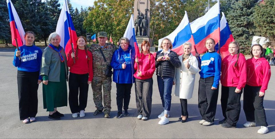 Светлана Гизай: #ВместеНавсегда!. День воссоединения ЛНР и России на Славяносербщине отметили торжественным митингом, автопробегом по дорогам округа, выступлением детей-тяжелоатлетов и концертом участников художественной... Светлана Гизай: #ВместеНавсегда!. День воссоединения ЛНР и России на Славяносербщине отметили торжественным митингом, автопробегом по дорогам округа, выступлением детей-тяжелоатлетов и концертом участников художественной...