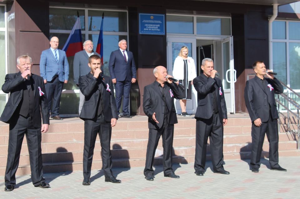 Виталий Коваленко: Сегодня, на площади возле Беловодского районного дома культуры состоялся торжественный митинг, посвященный третей годовщине воссоединения Луганской и Донецкой Народных Республик, Херсонской и Запорожской... Виталий Коваленко: Сегодня, на площади возле Беловодского районного дома культуры состоялся торжественный митинг, посвященный третей годовщине воссоединения Луганской и Донецкой Народных Республик, Херсонской и Запорожской...