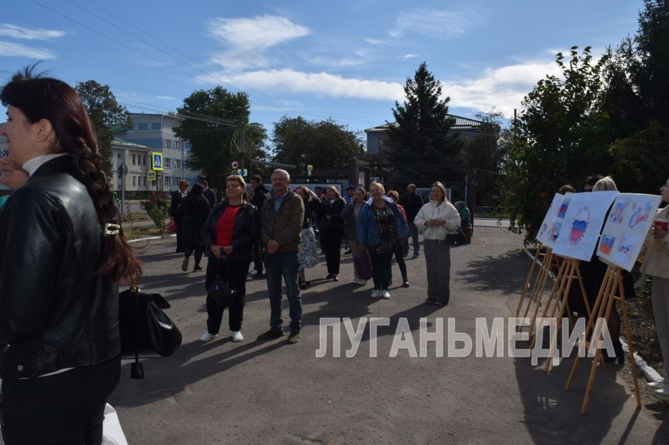 В Белокуракино состоялись праздничные мероприятия, приуроченные ко Дню воссоединения республики с Российской Федерацией В Белокуракино состоялись праздничные мероприятия, приуроченные ко Дню воссоединения республики с Российской Федерацией