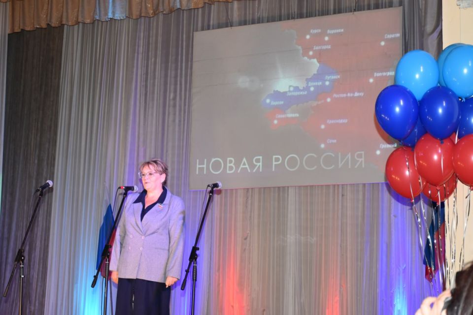 В пгт Новопсков прошло торжественное мероприятие, приуроченное к третьей годовщине присоединения Донецкой и Луганской Народных Республик, а также Запорожской и Херсонской областей к Российской Федерации В пгт Новопсков прошло торжественное мероприятие, приуроченное к третьей годовщине присоединения Донецкой и Луганской Народных Республик, а также Запорожской и Херсонской областей к Российской Федерации