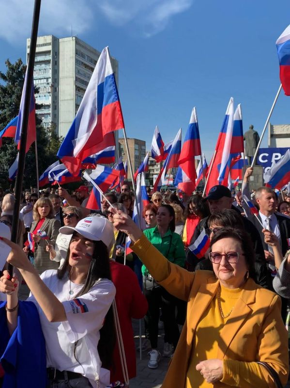 Василий Носков: Сегодня мы вместе со всей страной отмечаем значимую дату: 30 сентября – День воссоединения ДНР, ЛНР, Запорожской и Херсонской областей с Россией! Целых три года мы вместе строим новую историю, полную планов... Василий Носков: Сегодня мы вместе со всей страной отмечаем значимую дату: 30 сентября – День воссоединения ДНР, ЛНР, Запорожской и Херсонской областей с Россией! Целых три года мы вместе строим новую историю, полную планов...