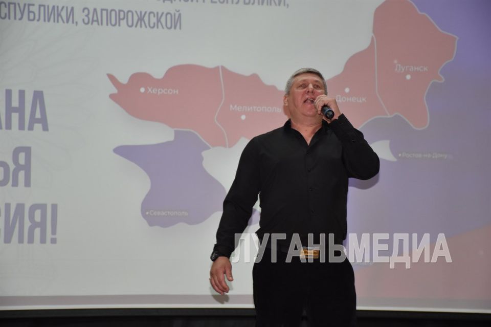 В Перевальске состоялся праздничный концерт, приуроченный ко Дню воссоединения с Российской Федерацией В Перевальске состоялся праздничный концерт, приуроченный ко Дню воссоединения с Российской Федерацией