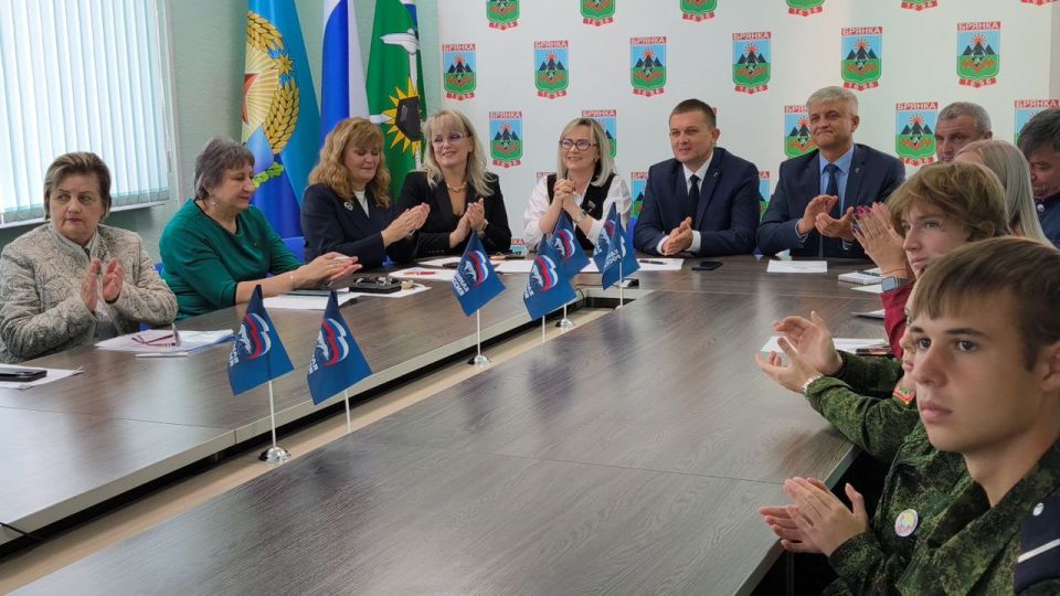 Евгений Морозов: Под эгидой партии «Единая Россия» состоялся межрегиональный телемост «Территория дружбы и единства: Брянская область – город Брянка ЛНР, три года вместе», приуроченный к третьей годовщине воссоединения... Евгений Морозов: Под эгидой партии «Единая Россия» состоялся межрегиональный телемост «Территория дружбы и единства: Брянская область – город Брянка ЛНР, три года вместе», приуроченный к третьей годовщине воссоединения...