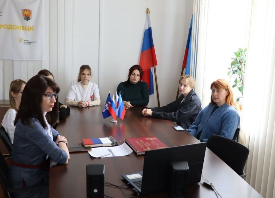 Северодончане приняли участие в межрегиональном телемосте в День воссоединения ЛНР, ДНР, Запорожской и Херсонской областей с Российской Федерацией Северодончане приняли участие в межрегиональном телемосте в День воссоединения ЛНР, ДНР, Запорожской и Херсонской областей с Российской Федерацией