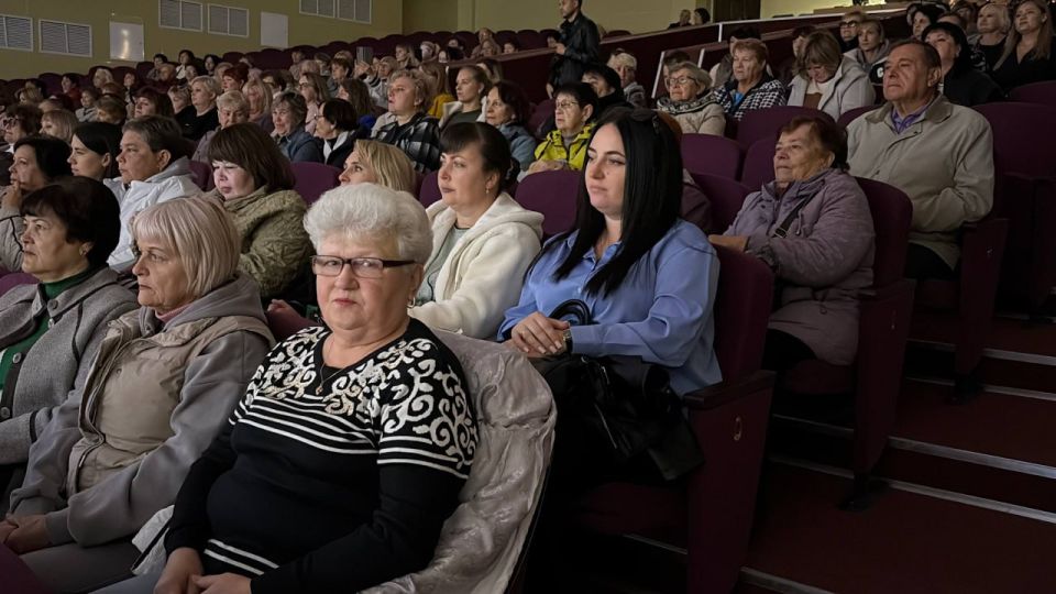 Торжественное мероприятие, посвященное Дню воссоединения с Российской Федерацией, прошло в большом концертном зале ДК им.В.И. Ленина в преддверии праздника Торжественное мероприятие, посвященное Дню воссоединения с Российской Федерацией, прошло в большом концертном зале ДК им.В.И. Ленина в преддверии праздника