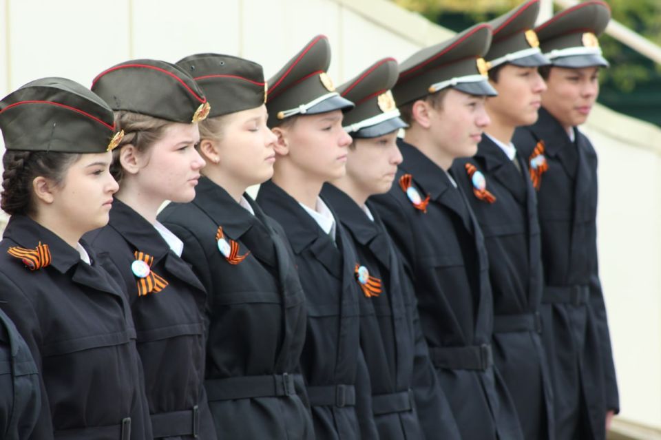 Сергей Козенко: Сегодня, в 83ю годовщину образования подпольной молодежной организации «Молодая гвардия» участники Почетной Вахты Памяти Пост №1 города Краснодона заступили в почетный караул у мемориального комплекса, чтобы... Сергей Козенко: Сегодня, в 83ю годовщину образования подпольной молодежной организации «Молодая гвардия» участники Почетной Вахты Памяти Пост №1 города Краснодона заступили в почетный караул у мемориального комплекса, чтобы...