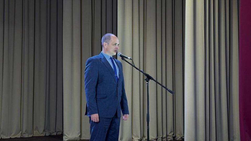 Торжественное мероприятие, посвященное Дню воссоединения с Российской Федерацией, прошло в большом концертном зале ДК им.В.И. Ленина в преддверии праздника Торжественное мероприятие, посвященное Дню воссоединения с Российской Федерацией, прошло в большом концертном зале ДК им.В.И. Ленина в преддверии праздника