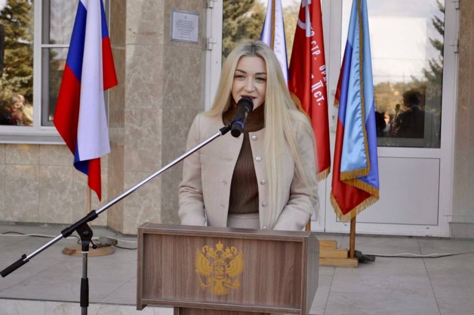 В пгт Марковка состоялся митинг, посвященный Дню воссоединения Донбасса с Российской Федерацией В пгт Марковка состоялся митинг, посвященный Дню воссоединения Донбасса с Российской Федерацией