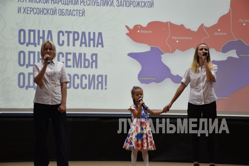 В Перевальске состоялся праздничный концерт, приуроченный ко Дню воссоединения с Российской Федерацией В Перевальске состоялся праздничный концерт, приуроченный ко Дню воссоединения с Российской Федерацией
