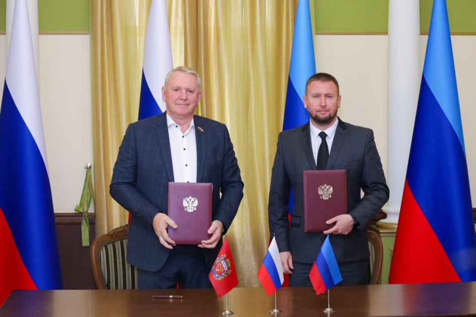 Народный Совет заключил соглашения о сотрудничестве с парламентами Красноярского края, Оренбургской и Саратовской областей Народный Совет заключил соглашения о сотрудничестве с парламентами Красноярского края, Оренбургской и Саратовской областей