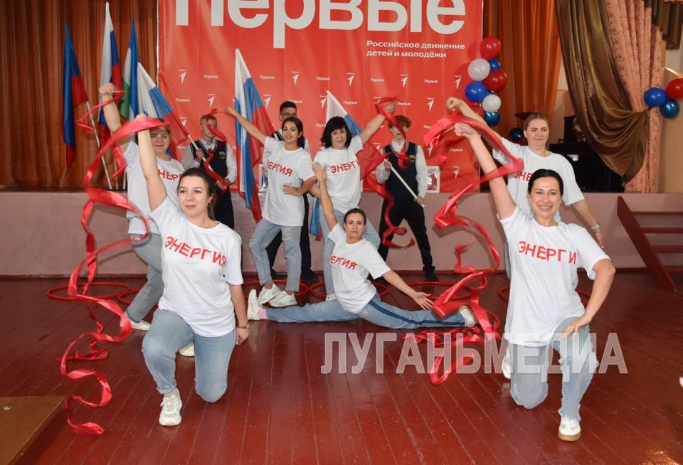 В честь трехлетия со дня воссоединения нашей республики с Россией в Красном Луче состоялся городской конкурс «Одна страна – одно будущее» В честь трехлетия со дня воссоединения нашей республики с Россией в Красном Луче состоялся городской конкурс «Одна страна – одно будущее»