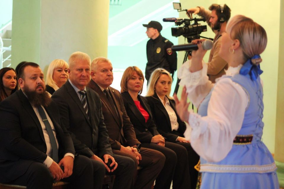 Сергей Козенко: Краснодон отметил третью годовщину воссоединения Луганской Народной Республики с Российской Федерацией и 83ю годовщину образования подпольной молодежной организации «Молодая гвардия» Сергей Козенко: Краснодон отметил третью годовщину воссоединения Луганской Народной Республики с Российской Федерацией и 83ю годовщину образования подпольной молодежной организации «Молодая гвардия»