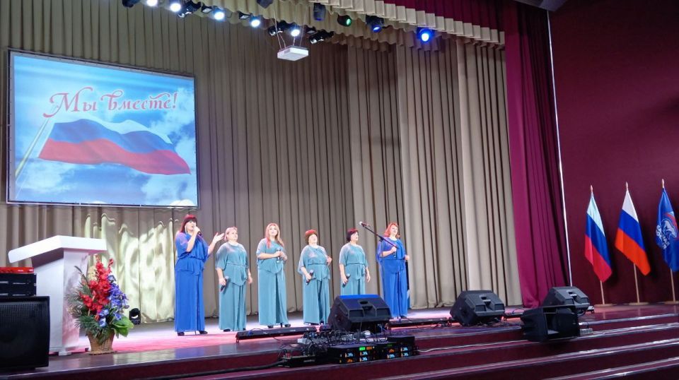 Торжественное мероприятие, посвященное Дню воссоединения с Российской Федерацией, прошло в большом концертном зале ДК им.В.И. Ленина в преддверии праздника Торжественное мероприятие, посвященное Дню воссоединения с Российской Федерацией, прошло в большом концертном зале ДК им.В.И. Ленина в преддверии праздника