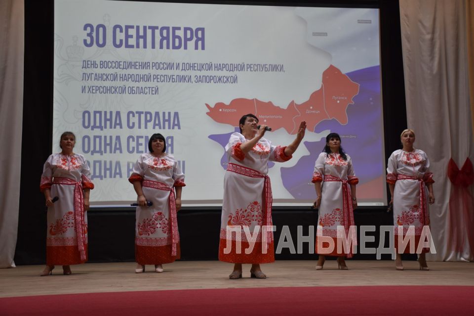 В Перевальске состоялся праздничный концерт, приуроченный ко Дню воссоединения с Российской Федерацией В Перевальске состоялся праздничный концерт, приуроченный ко Дню воссоединения с Российской Федерацией