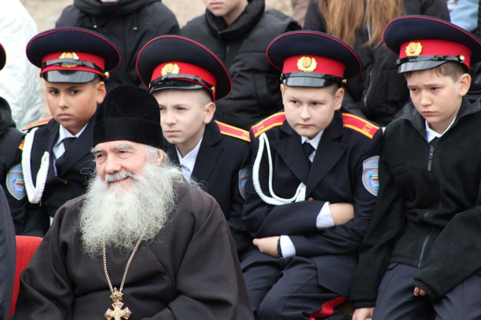 Делимся атмосферой праздника! Настоящий казачий дух — в звонких песнях, задорных танцах, ярких костюмах Делимся атмосферой праздника! Настоящий казачий дух — в звонких песнях, задорных танцах, ярких костюмах